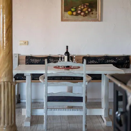 Nostalgia 特罗吉尔