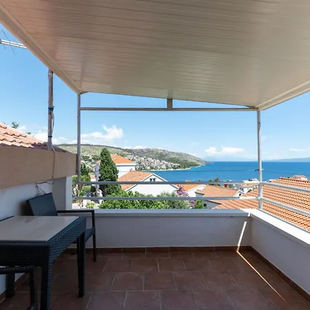 Nostalgia 特罗吉尔