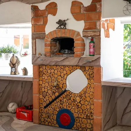 Nostalgia 特罗吉尔