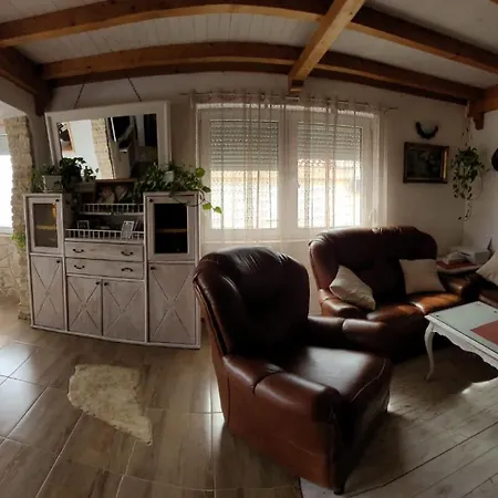 Διαμέρισμα Nostalgia Τρογκίρ